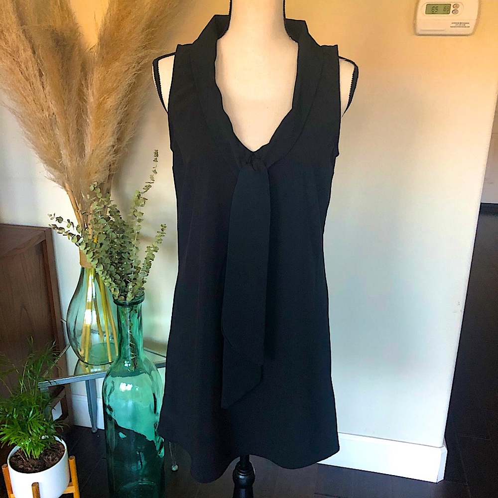 Black Sleeveless Dress w/ Open Back & Detail - SzM